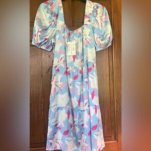 Small Pink Blue White Floral Puff Sleeve Dress. Brand new Grace+Emma w/ Pockets